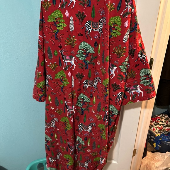 Antelope's Forest Robe - Ruby - Picture 2 of 2